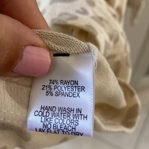 Gibson Nordstrom V-Neck Tunic Top in Oatmeal Animal Print size small - Picture 7 of 10